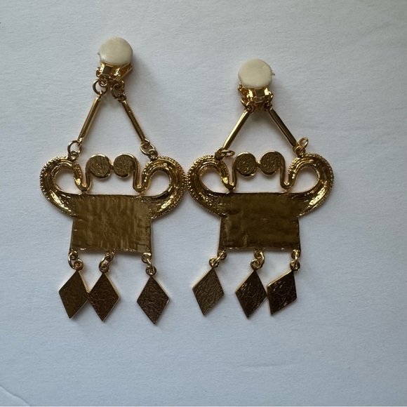 VINTAGE | ALEXIS KIRK Gold Tone Gilt Metal Clip Statement Earrings - Picture 6 of 7